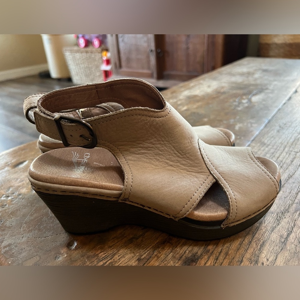 Dansko Vanda Peep Toe Sandals Wedges light tan size 7 or 37